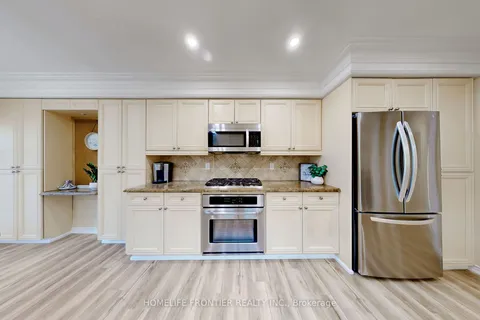 25 Karl Crt, Vaughan, ON L4J 8H7