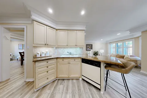 25 Karl Crt, Vaughan, ON L4J 8H7