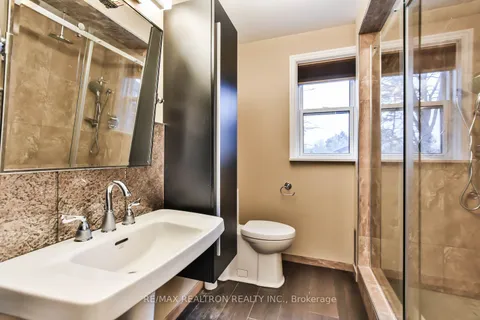 48 Elmwood Avenue, Richmond Hill, ON L4C 1K2