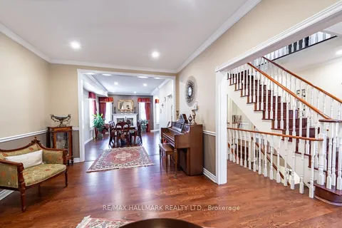 59 Oatlands Crescent, Richmond Hill, ON L4C 9P2