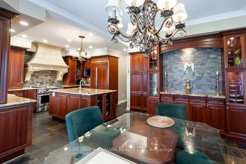 59 Oatlands Crescent, Richmond Hill, ON L4C 9P2