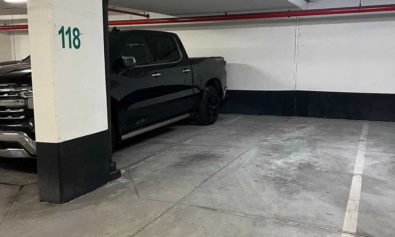 Condo Apt interior view at 18 Uptown Dr Markham