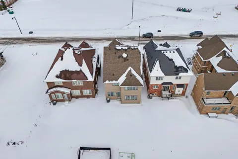 118 Lorne Thomas Place, New Tecumseth, ON L9R 0V8