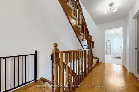 9241 Bathurst St, Richmond Hill, ON L4C 6C2