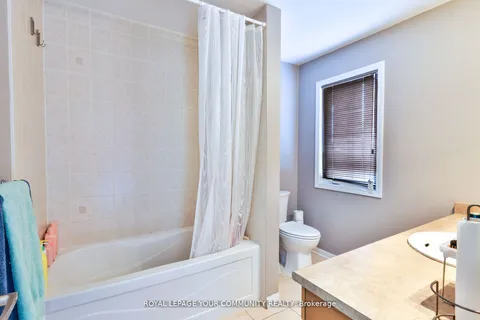 25 Cliff Gunn Road, Newmarket, ON L3X 3J8