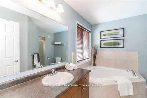 25 Cliff Gunn Road, Newmarket, ON L3X 3J8
