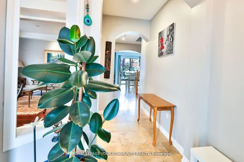 25 Cliff Gunn Road, Newmarket, ON L3X 3J8