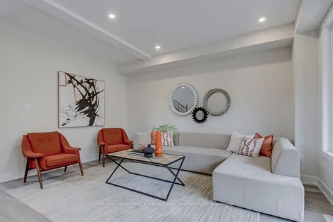 33 Seguin St, Richmond Hill, ON L4E 2X5