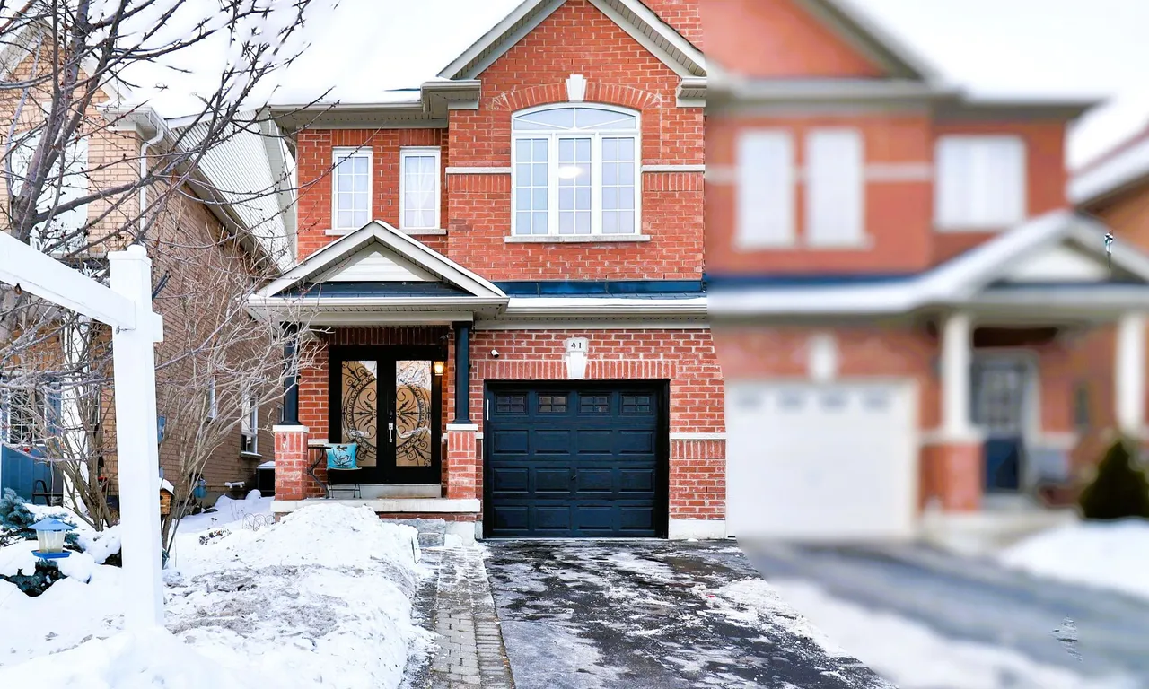 41 Four Seasons Cres, Newmarket, ON L9N 0C2