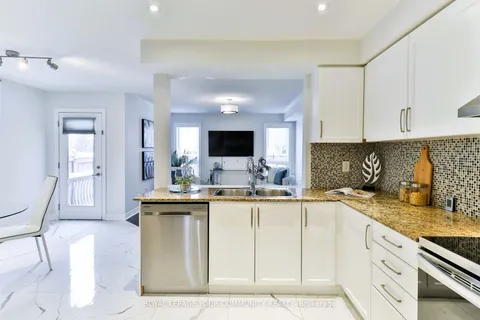 41 Four Seasons Cres, Newmarket, ON L9N 0C2