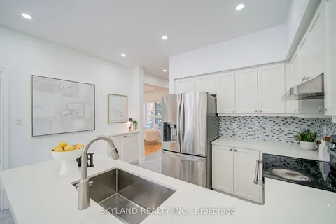 97 Nottingham Dr, Richmond Hill, ON L4S 2A1
