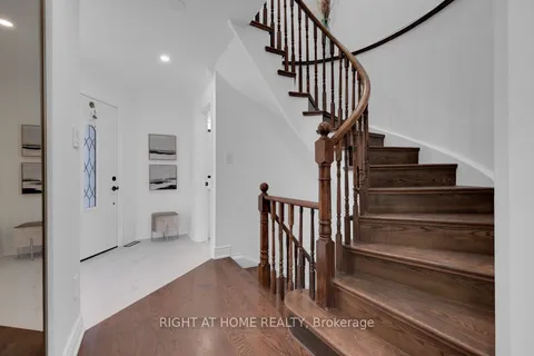 68 Baywood Crct, Markham, ON L3T 5W3