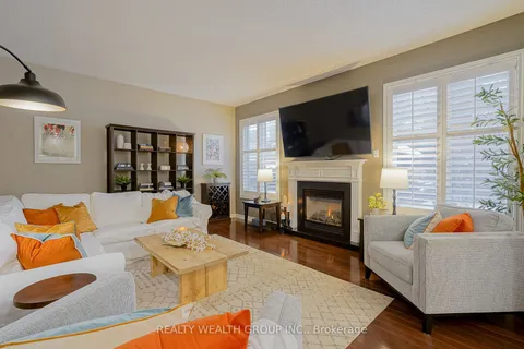 22 Halldorson Ave, Aurora, ON L4G 7Z1