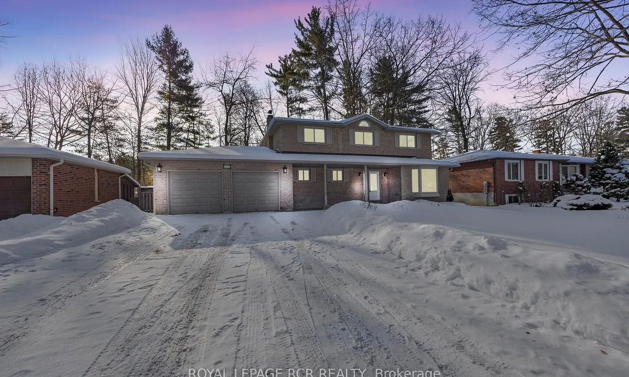 7 French Cres, East Gwillimbury, ON L9N 1J8