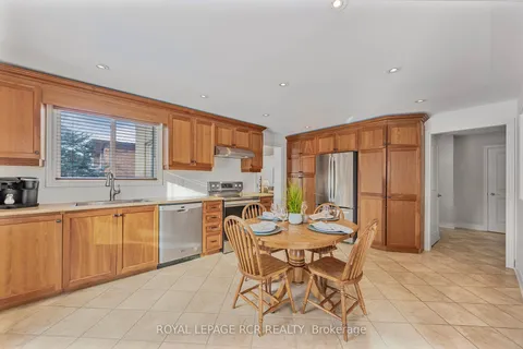 7 French Cres, East Gwillimbury, ON L9N 1J8