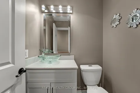 166 Biscayne Blvd, Georgina, ON L4P 3M1