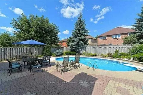 34 Beasley Drive, Richmond Hill, ON L4C 7Z5
