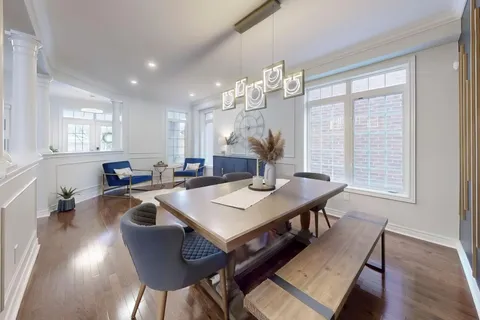183 Wainscot Ave, Newmarket, ON L3X 2X4