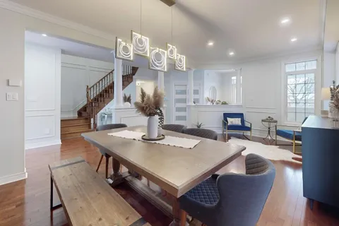 183 Wainscot Ave, Newmarket, ON L3X 2X4