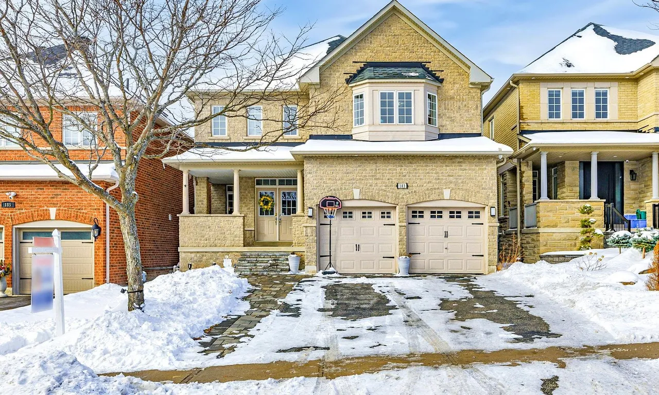 183 Wainscot Ave, Newmarket, ON L3X 2X4