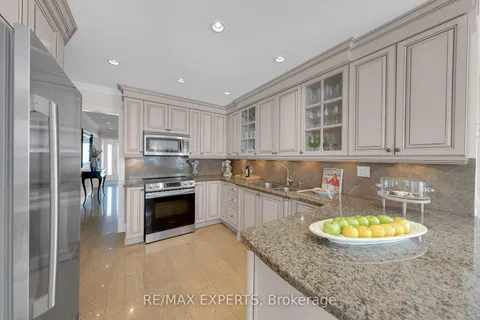 106 Greenock Dr, Vaughan, ON L6A 1N9