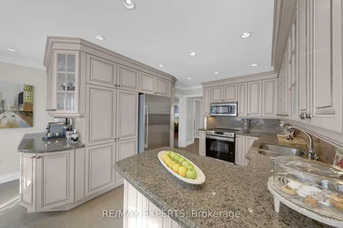 106 Greenock Dr, Vaughan, ON L6A 1N9