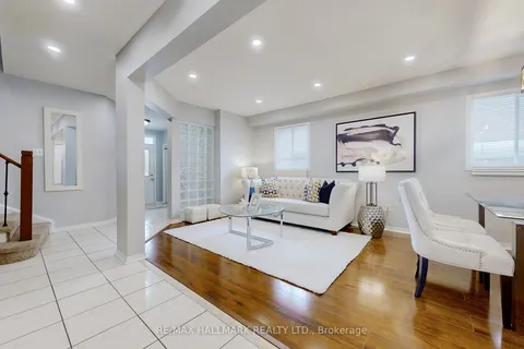 711 Walpole Cres, Newmarket, ON L3X 2B3