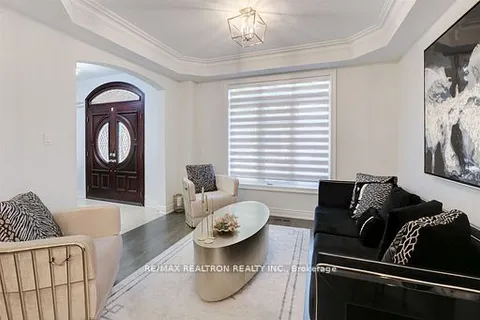 1058 Bob Scott Crt, Newmarket, ON L3X 3L7