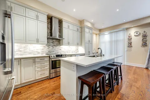 4 Allerton Rd, Vaughan, ON L4J 0K1