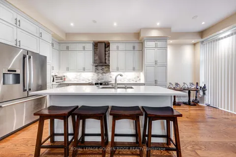 4 Allerton Rd, Vaughan, ON L4J 0K1