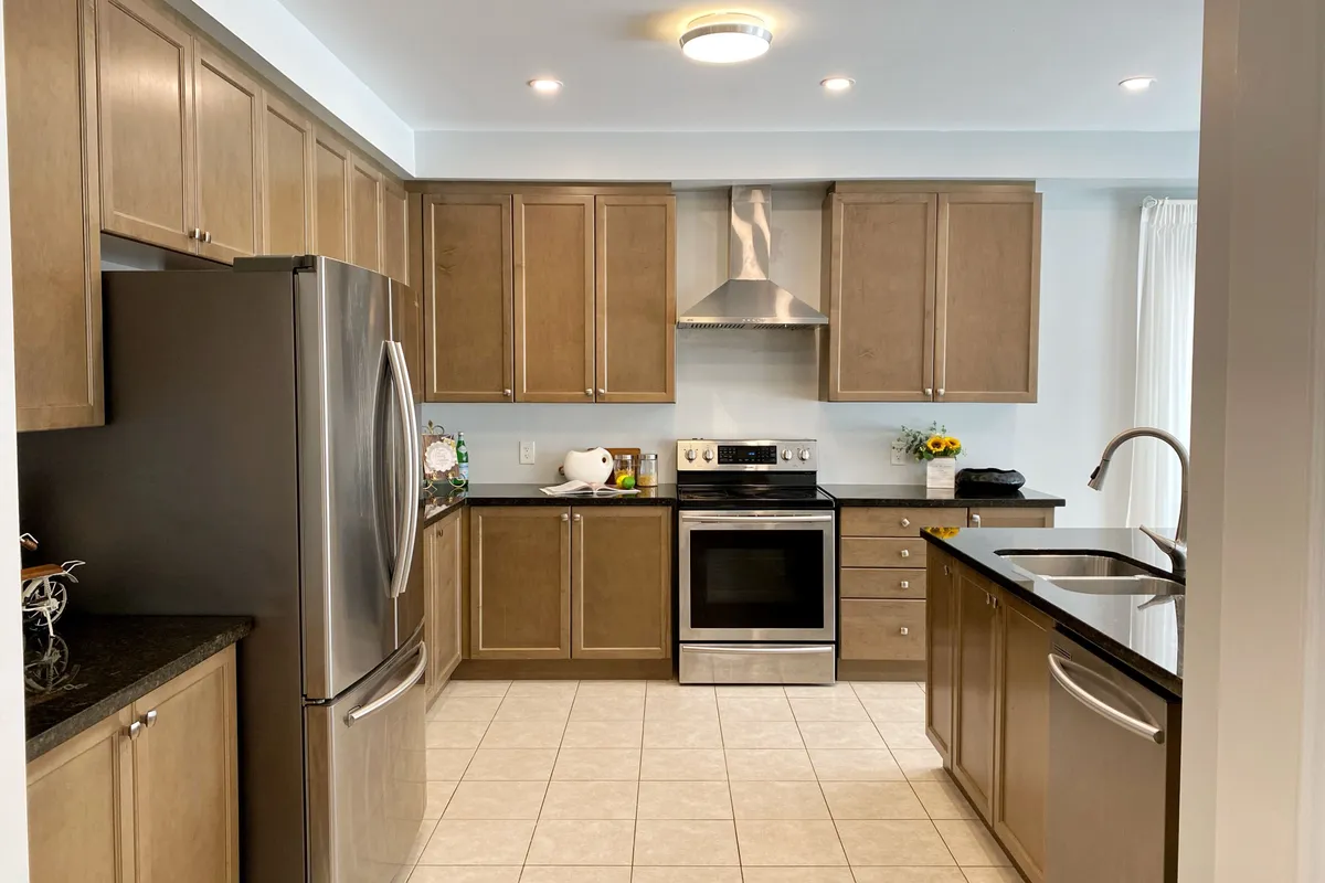 138 Romanelli Crescent, Bradford West Gwillimbury, ON L3Z 0X7