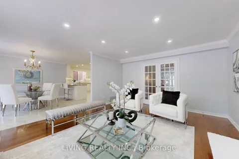 27 Montclair Rd, Richmond Hill, ON L4B 2T4