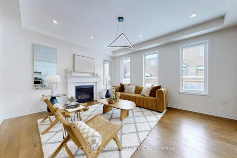 106 Major Cres, Aurora, ON L4G 0Z5