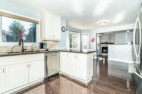 52 CHARTWELL Cres, Georgina, ON L4P 3N8