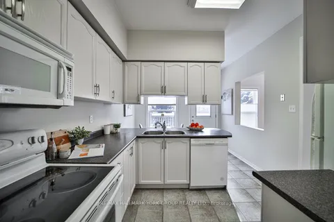 95 John West Way, Aurora, ON L4G 7E2