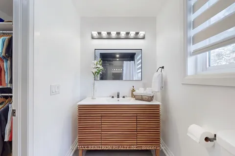 16 Tracey Dr, New Tecumseth, ON L9R 1M2