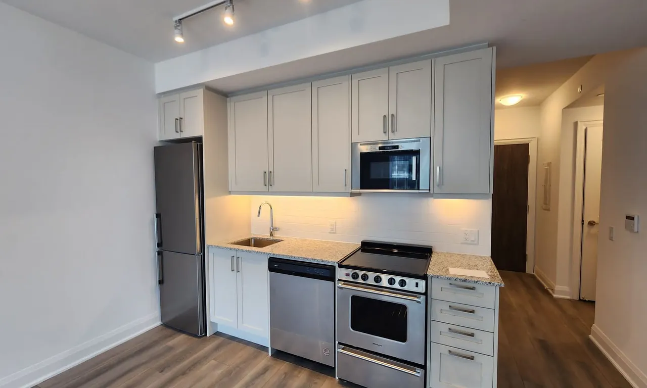 Condo Apt kitchen at 10 Gatineau Dr Vaughan