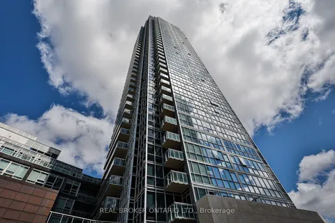 Condo Apt 1 bedroom 2 bathroom at 2916 Highway 7 in Vaughan - MLS# N11976642