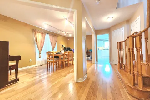 10 Frobisher Street, Richmond Hill, ON L4B 4H7