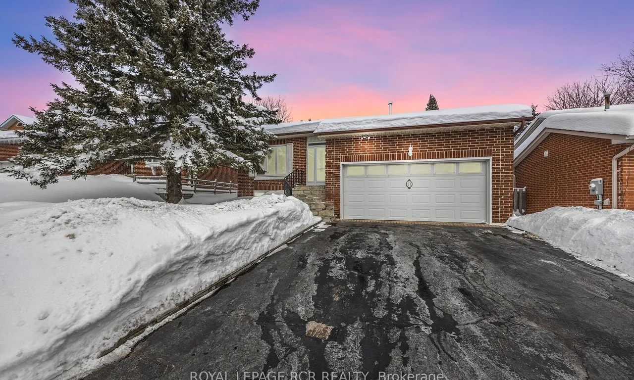 27 Kingston Rd, Newmarket, ON L3Y 5W5