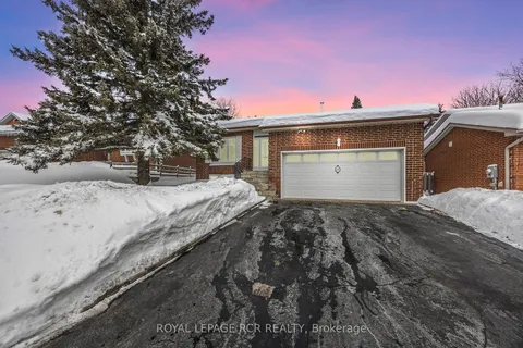 27 Kingston Rd, Newmarket, ON L3Y 5W5