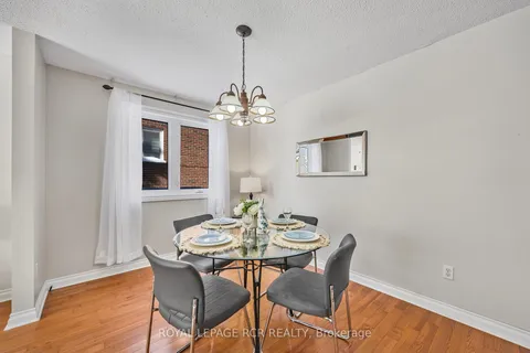 27 Kingston Rd, Newmarket, ON L3Y 5W5