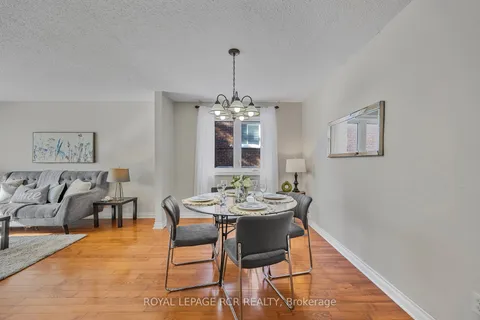 27 Kingston Rd, Newmarket, ON L3Y 5W5