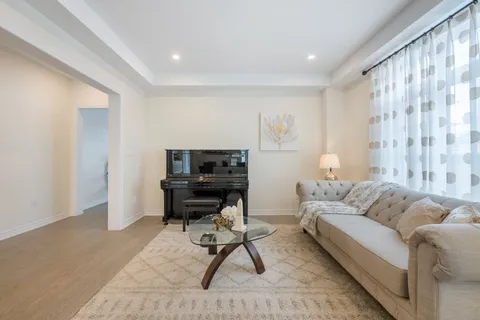 4 Goldeneye Drive, East Gwillimbury, ON L9N 0S6