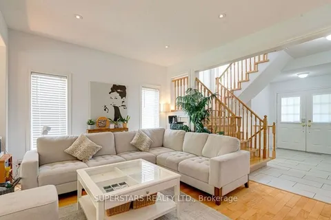 16 Rawlings Avenue, Richmond Hill, ON L4S 1B4