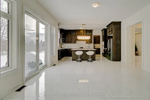 106 Silk Twist Drive, East Gwillimbury, ON L9N 0W4