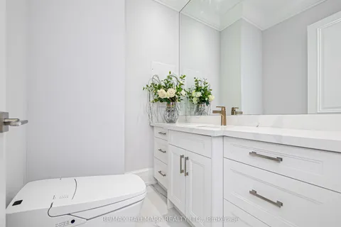 42 Oatlands Crescent, Richmond Hill, ON L4C 9P2