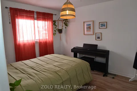 32 Amberview Drive, Georgina, ON L4P 3X8