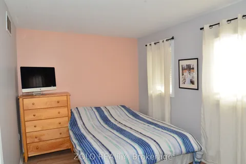 32 Amberview Drive, Georgina, ON L4P 3X8
