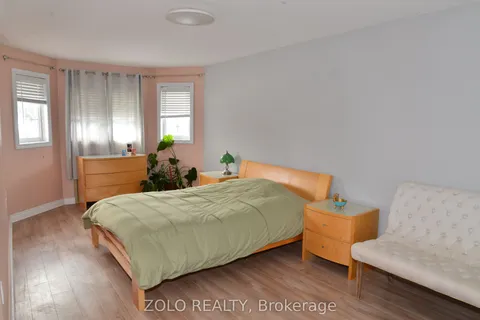 32 Amberview Drive, Georgina, ON L4P 3X8